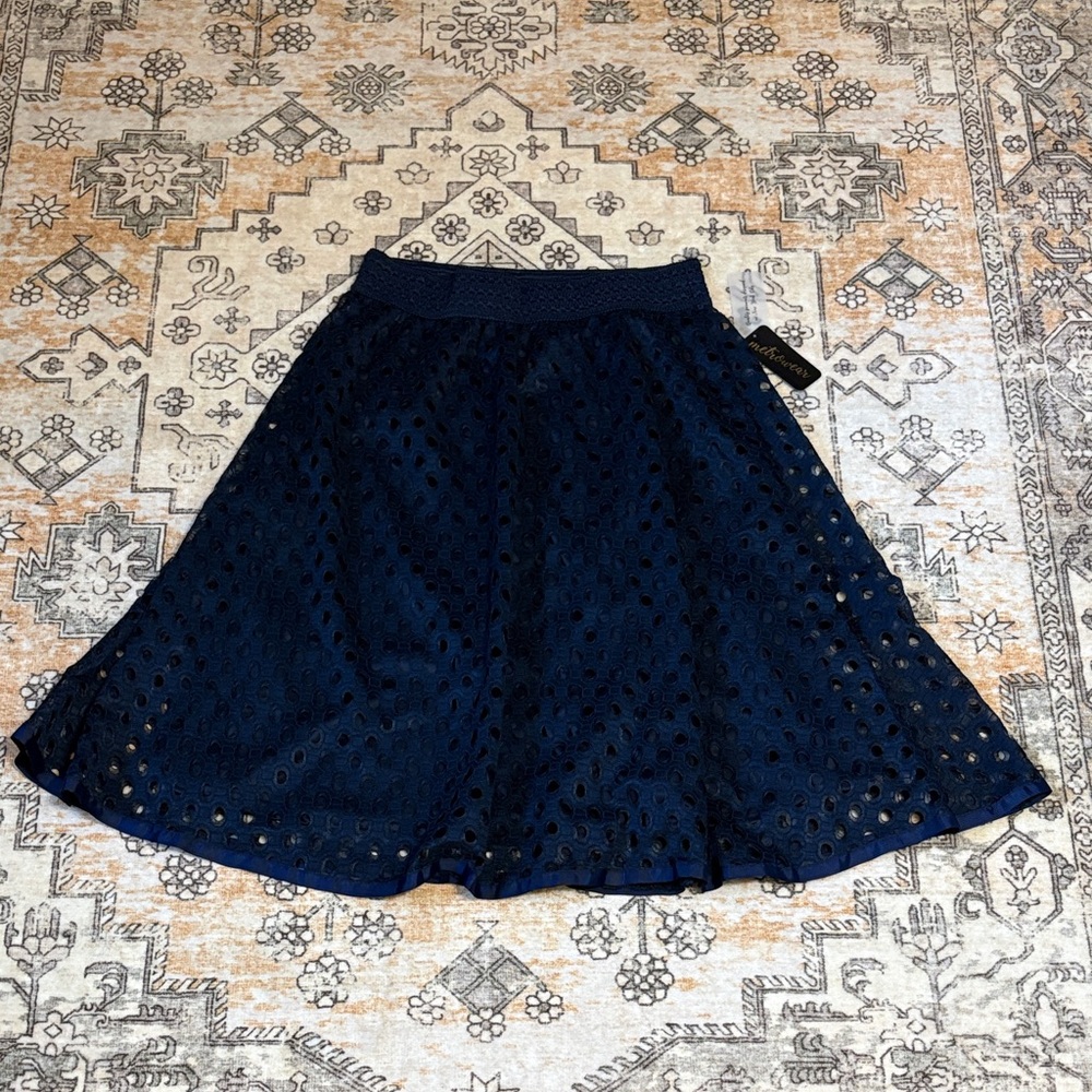 NWT METRO WEAR M gorgeous lace full lined skirt with ribbon trim, elastic waist